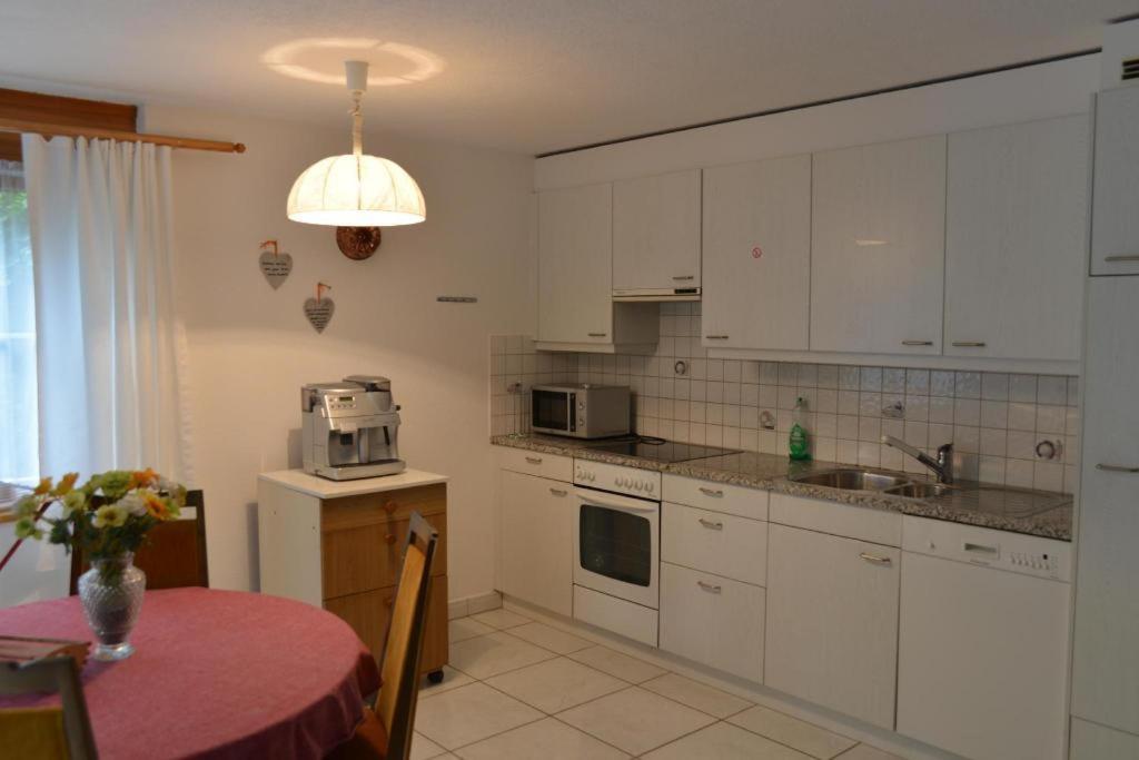Bed And Breakfast - Die Aelplersuit Fuer Backpackers Im Berghuesli Linthal Экстерьер фото